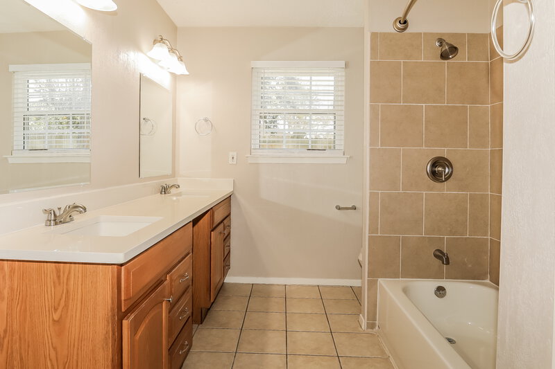 1,995/Mo, 4703 Owens Creek Ln Spring, TX 77388 Main Bathroom View
