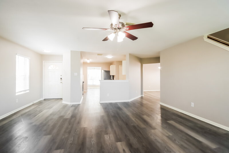 2,115/Mo, 20722 Fox Hound Ln Humble, TX 77338 Living Room View 2