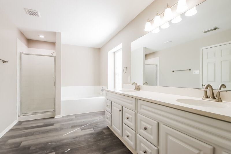 2,115/Mo, 20722 Fox Hound Ln Humble, TX 77338 Main Bathroom View