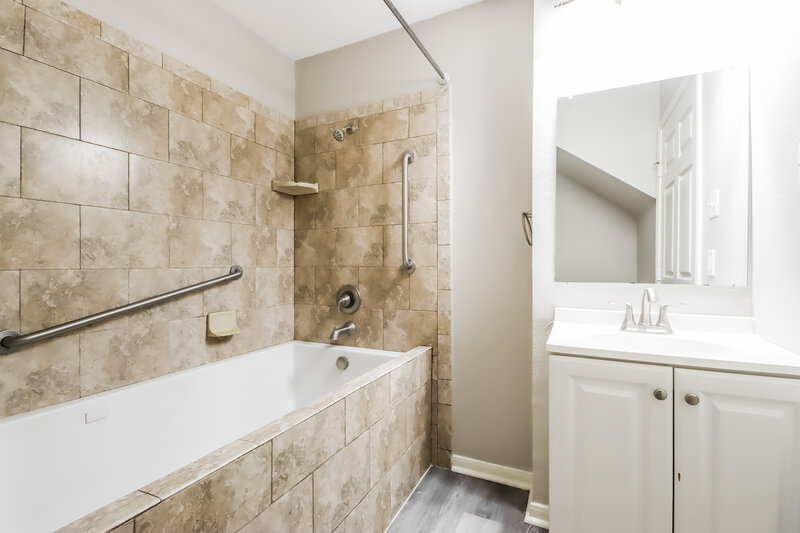 2,115/Mo, 20722 Fox Hound Ln Humble, TX 77338 Bathroom View 2