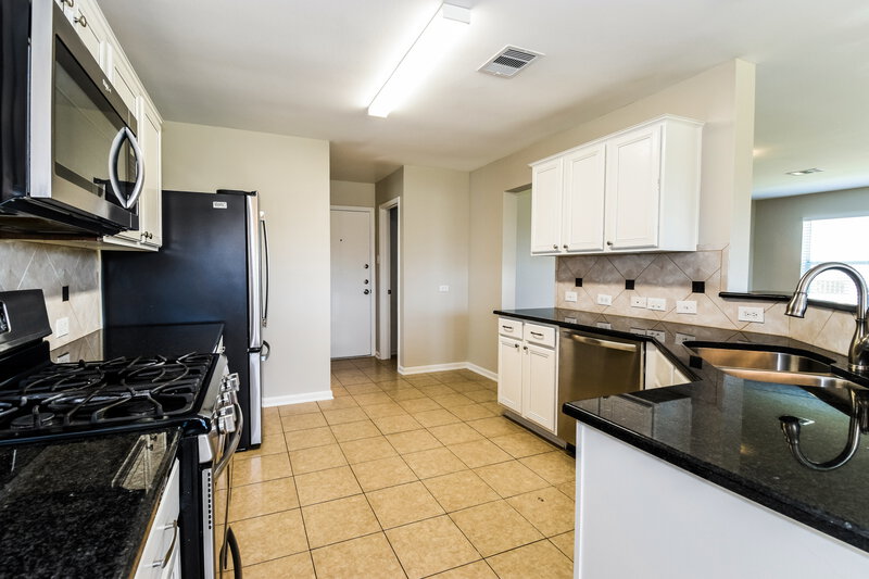 2,485/Mo, 8947 Doak Ln Houston, TX 77075 Kitchen View 2