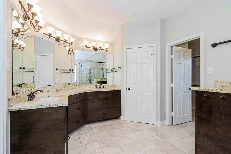2,705/Mo, 8835 Vista Springs Dr Spring, TX 77379 Main Bathroom View