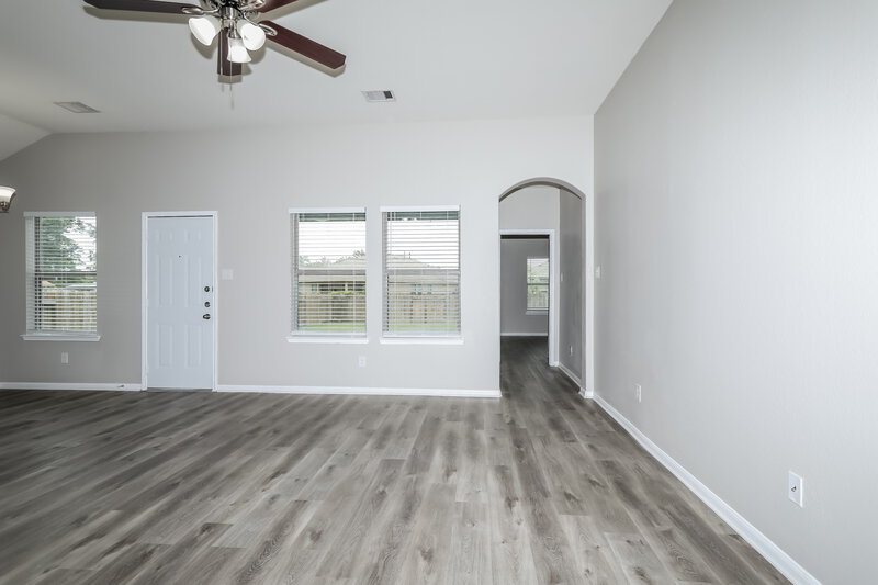 1,660/Mo, 3285 Waukegan Rd Conroe, TX 77306 Living Room View