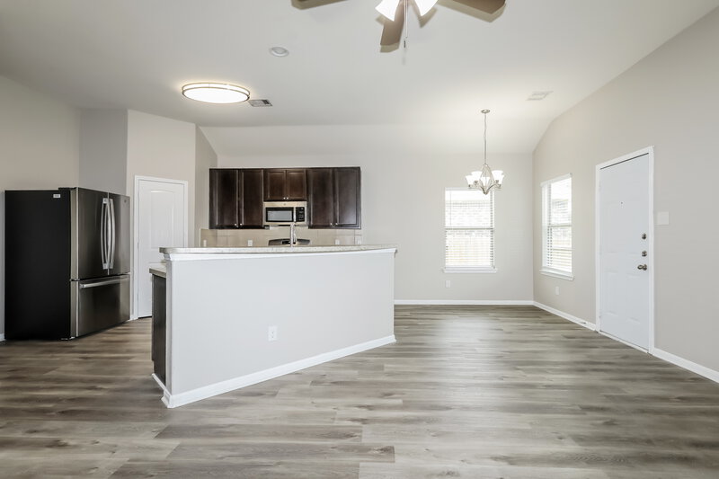 1,660/Mo, 3285 Waukegan Rd Conroe, TX 77306 Living Room View 2