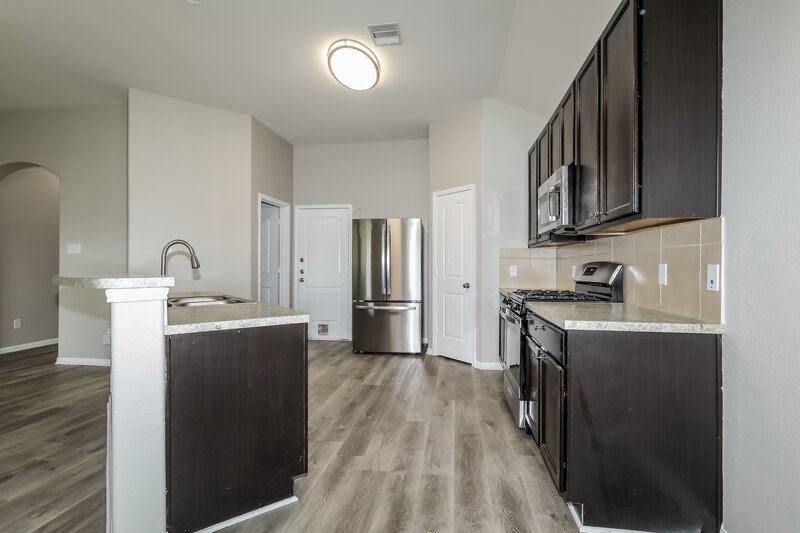1,660/Mo, 3285 Waukegan Rd Conroe, TX 77306 Kitchen View 2