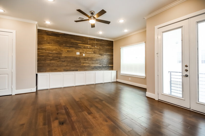 3,345/Mo, 5920 Petty St Unit A Houston, TX 77007 Living Room View 2