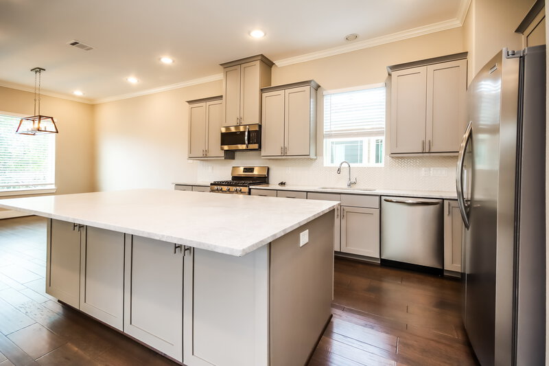 3,345/Mo, 5920 Petty St Unit A Houston, TX 77007 Kitchen View 2