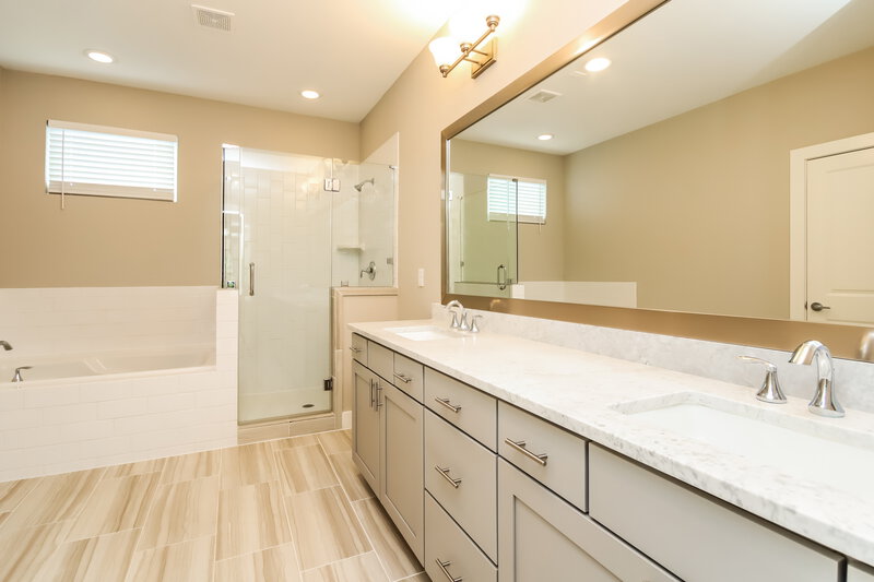 3,345/Mo, 5920 Petty St Unit A Houston, TX 77007 Main Bathroom View