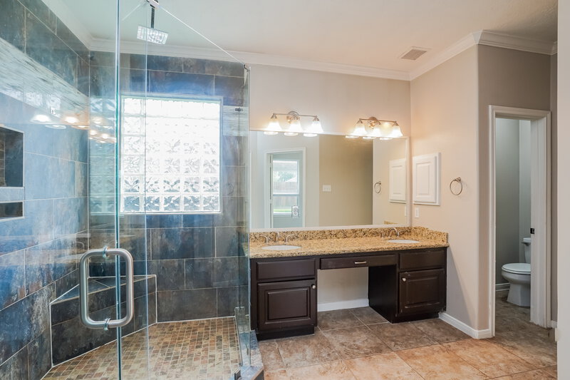 2,605/Mo, 2130 Pelican Landing Ct League City, TX 77573 Main Bathroom View 2