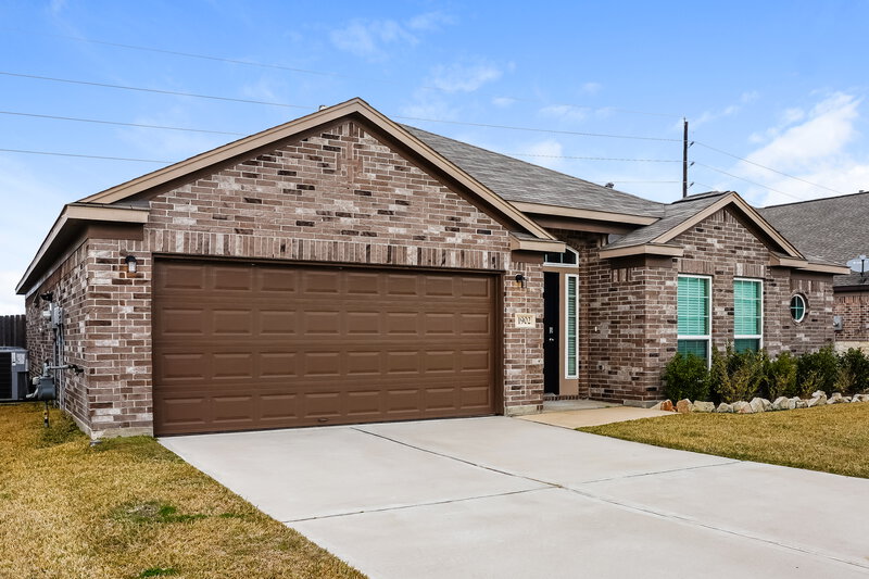 2,210/Mo, 1902 Walnut Green Cir Rosenberg, TX 77471 Front View
