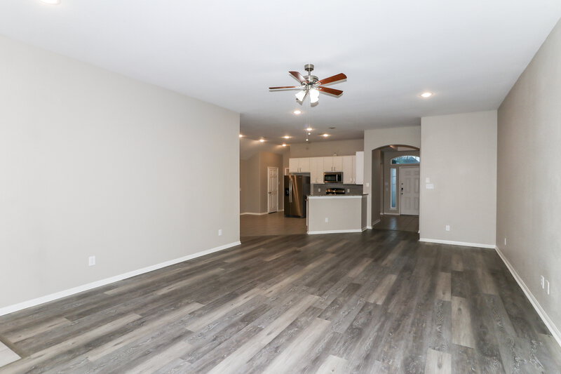 1,820/Mo, 1902 Walnut Green Cir Rosenberg, TX 77471 Living Room View 2