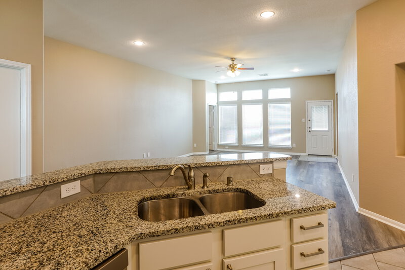 2,210/Mo, 1902 Walnut Green Cir Rosenberg, TX 77471 Kitchen View 4