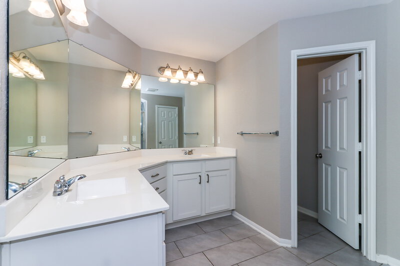 1,820/Mo, 1902 Walnut Green Cir Rosenberg, TX 77471 Main Bathroom View