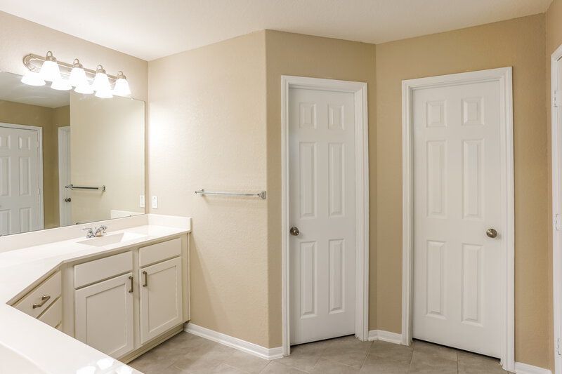 2,210/Mo, 1902 Walnut Green Cir Rosenberg, TX 77471 Main Bathroom View