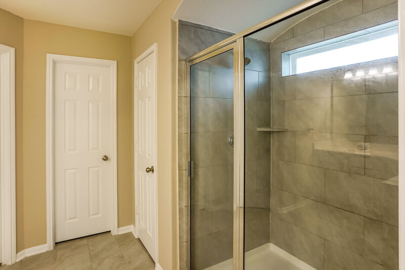 2,210/Mo, 1902 Walnut Green Cir Rosenberg, TX 77471 Main Bathroom View 2