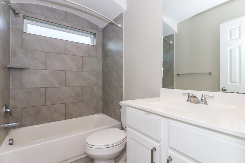 1,820/Mo, 1902 Walnut Green Cir Rosenberg, TX 77471 Bathroom View