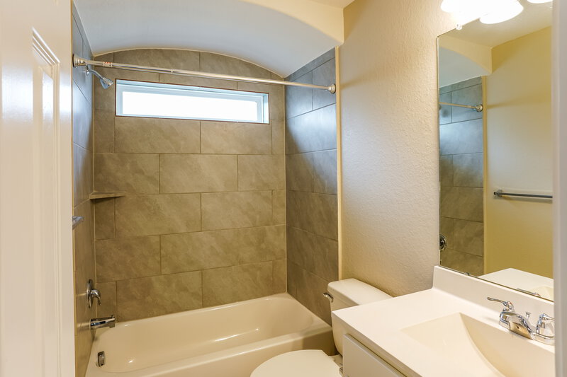 2,210/Mo, 1902 Walnut Green Cir Rosenberg, TX 77471 Bathroom View