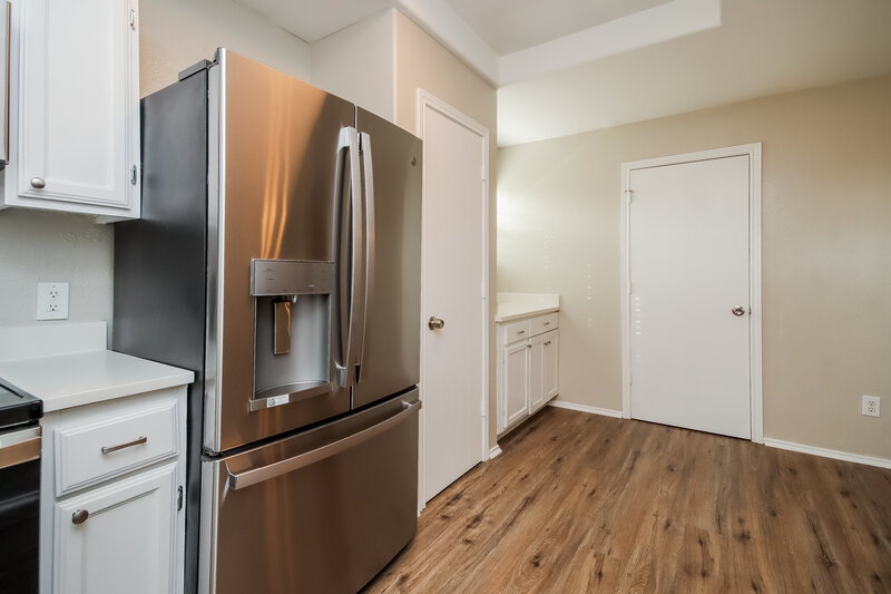 1,825/Mo, 5513 Rio Alamo St Rosharon, TX 77583 Kitchen View