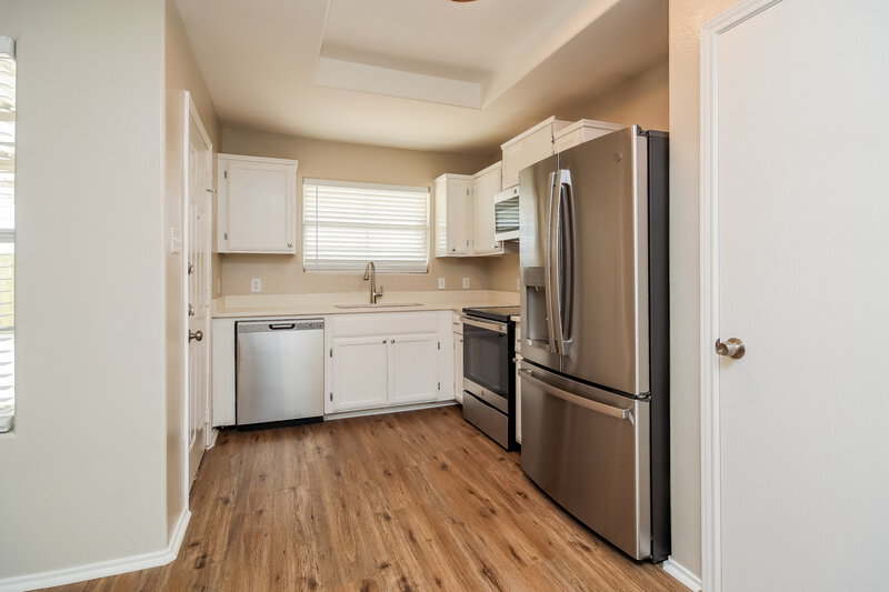 1,825/Mo, 5513 Rio Alamo St Rosharon, TX 77583 Kitchen View 2