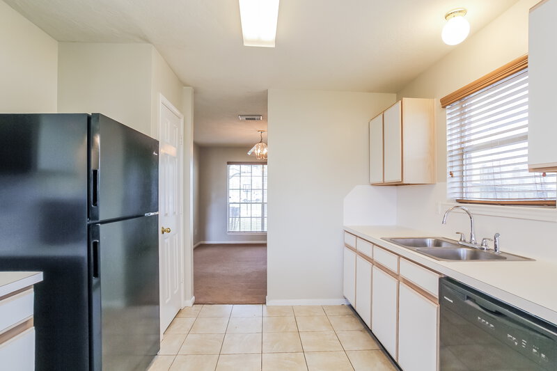 2,020/Mo, 28706 Fox Cyn Spring, TX 77386 Kitchen View
