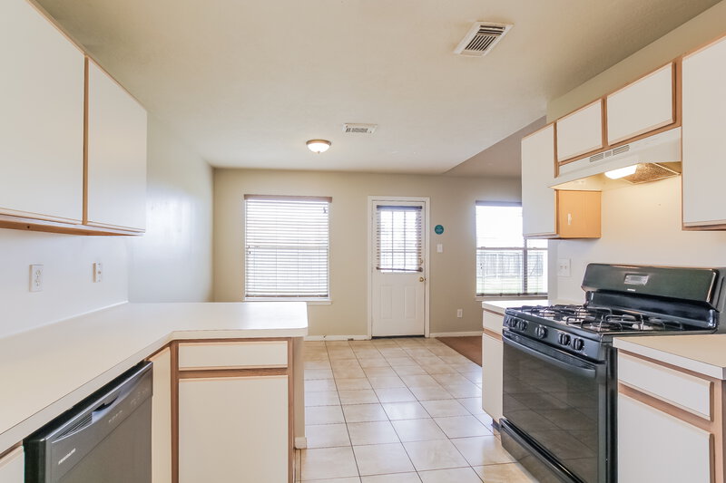 2,020/Mo, 28706 Fox Cyn Spring, TX 77386 Kitchen View 2
