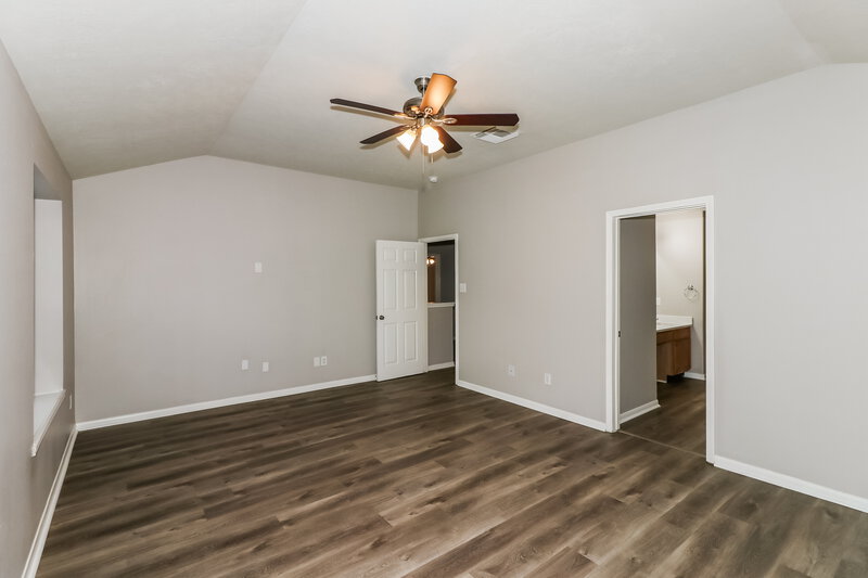 1,940/Mo, 18330 Atascocita Meadows Dr Humble, TX 77346 Main Bedroom View 2