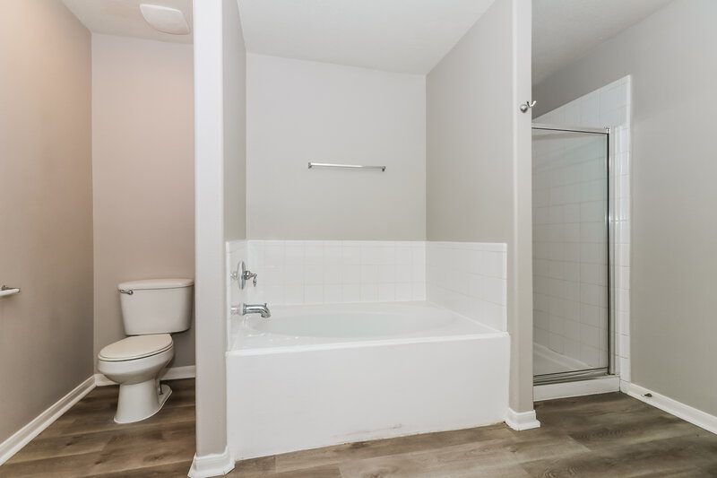 1,940/Mo, 18330 Atascocita Meadows Dr Humble, TX 77346 Main Bathroom View