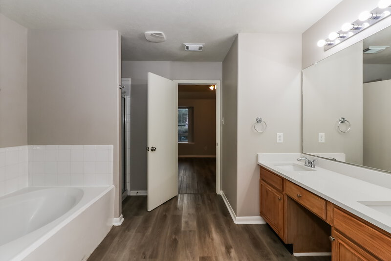 1,940/Mo, 18330 Atascocita Meadows Dr Humble, TX 77346 Main Bathroom View 2