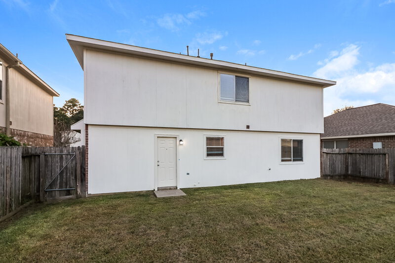 1,940/Mo, 18330 Atascocita Meadows Dr Humble, TX 77346 Rear View