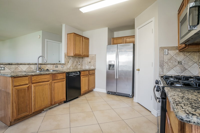 1,885/Mo, 12207 Granite Woods Ct Humble, TX 77346 Kitchen View 2