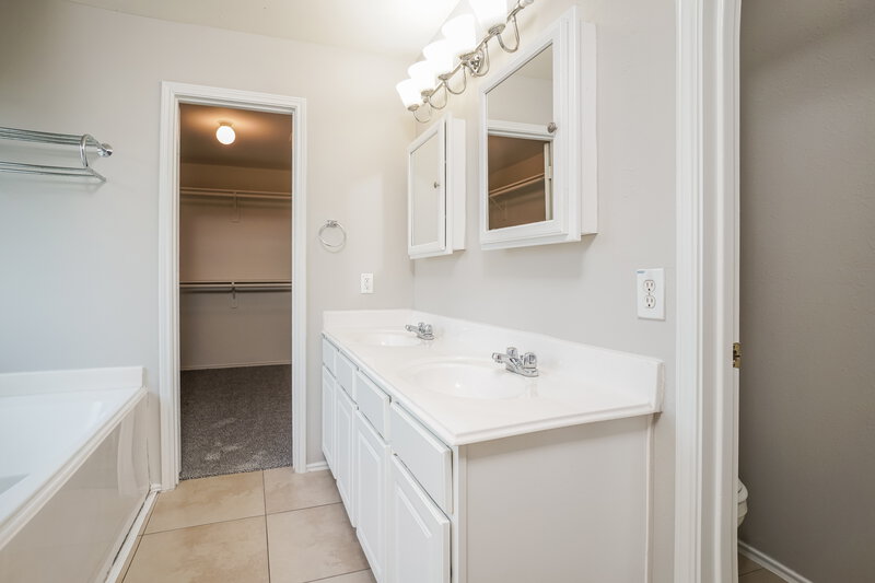 1,885/Mo, 12207 Granite Woods Ct Humble, TX 77346 Main Bathroom View