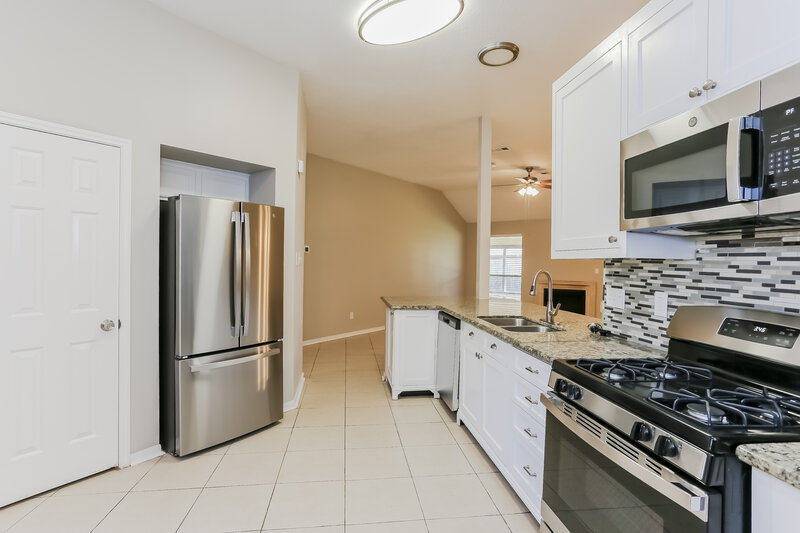 1,960/Mo, 3023 Killdeer Ln Humble, TX 77396 Kitchen View 3