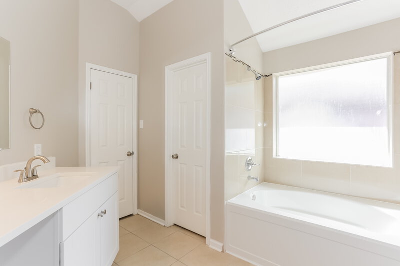 1,960/Mo, 3023 Killdeer Ln Humble, TX 77396 Main Bedroom View 2