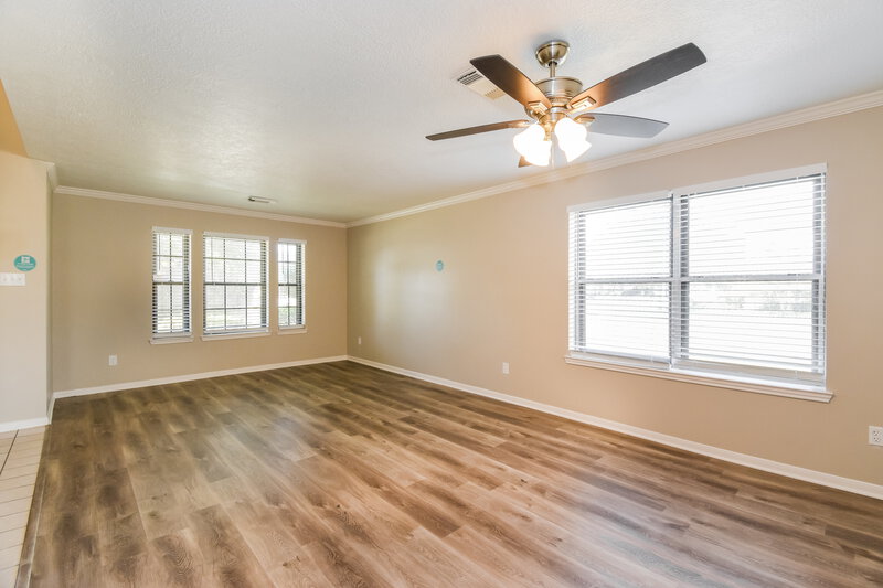 2,720/Mo, 3518 Walden Dr Pearland, TX 77584 Living Room View
