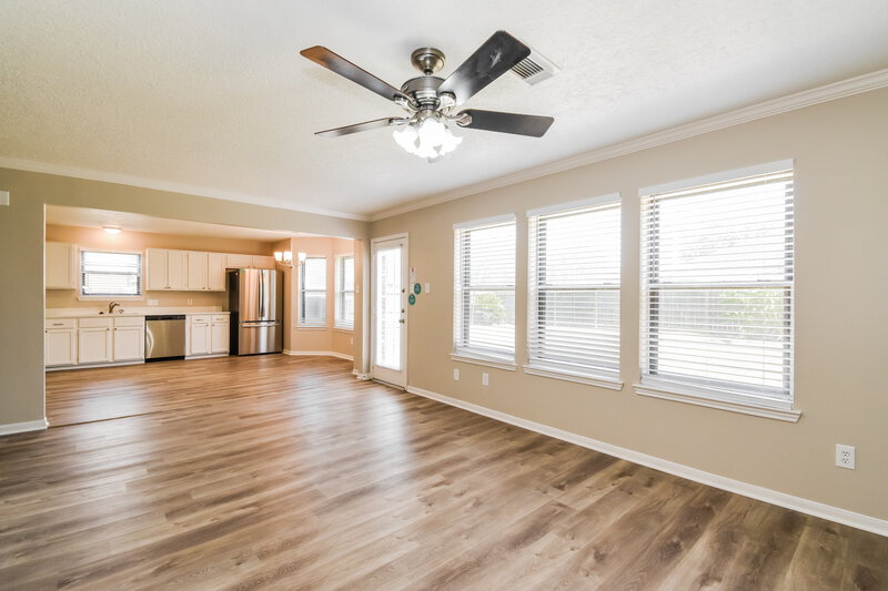2,720/Mo, 3518 Walden Dr Pearland, TX 77584 Family Room View 3
