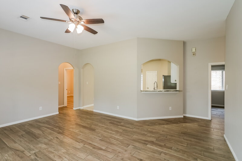 2,290/Mo, 12103 Lakewood Villa Dr Tomball, TX 77377 Living Room View 2