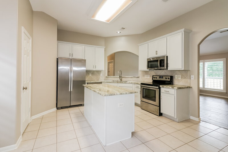 2,290/Mo, 12103 Lakewood Villa Dr Tomball, TX 77377 Kitchen View