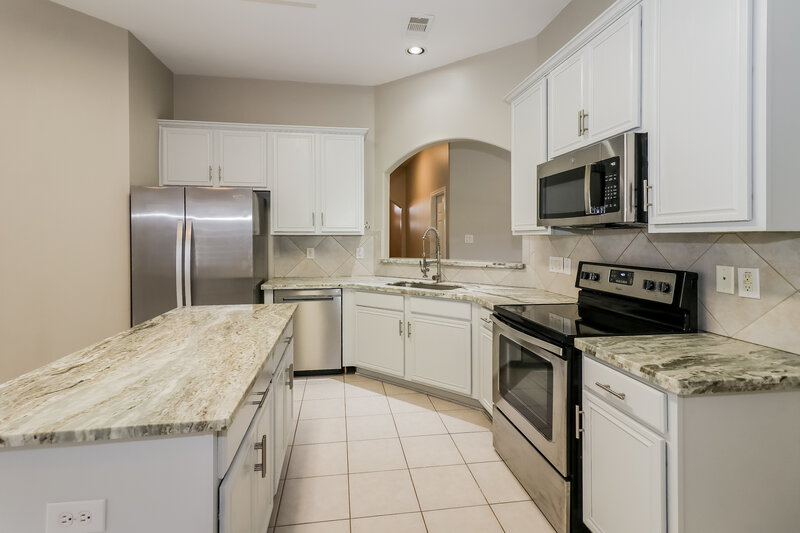 2,290/Mo, 12103 Lakewood Villa Dr Tomball, TX 77377 Kitchen View 2