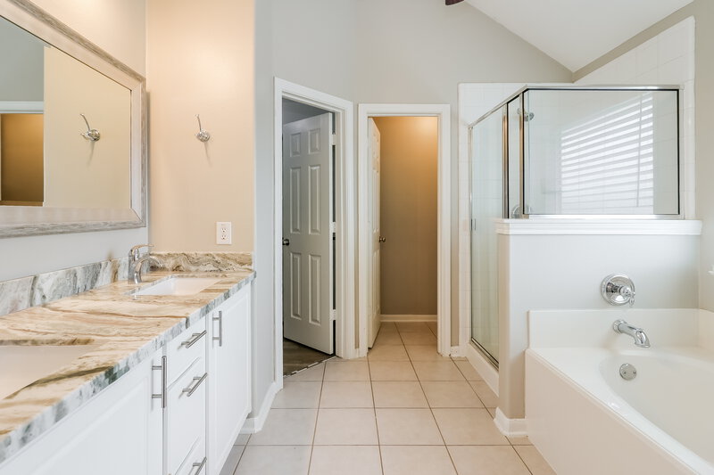 2,290/Mo, 12103 Lakewood Villa Dr Tomball, TX 77377 Main Bathroom View
