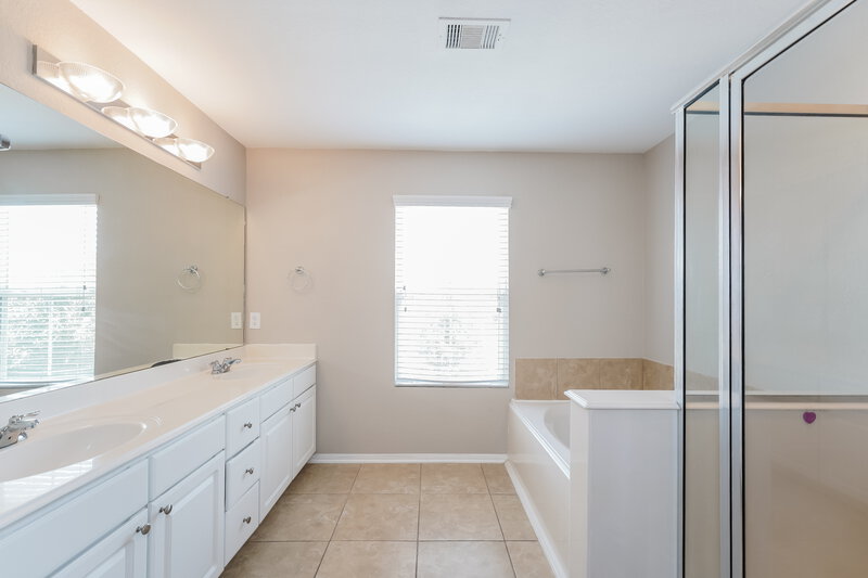2,140/Mo, 4930 Jarl Ct Katy, TX 77449 Main Bathroom View