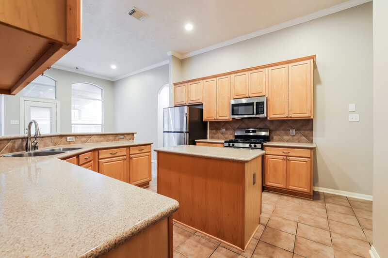 2,255/Mo, 20868 Bentwood Oaks Dr Porter, TX 77365 Kitchen View
