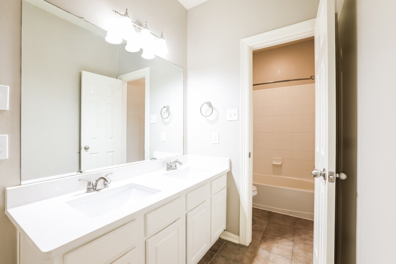 2,255/Mo, 20868 Bentwood Oaks Dr Porter, TX 77365 Bathroom View