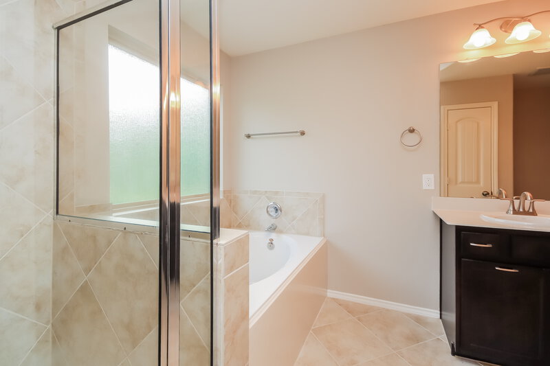 1,845/Mo, 1746 Parkside Shores Ln Crosby, TX 77532 Bathroom View