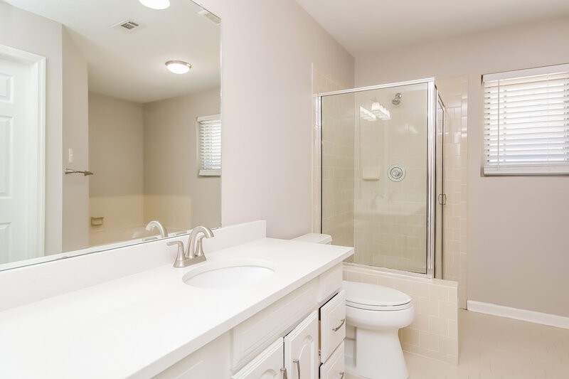 2,640/Mo, 14203 Oak Chase Dr Houston, TX 77062 Bathroom View