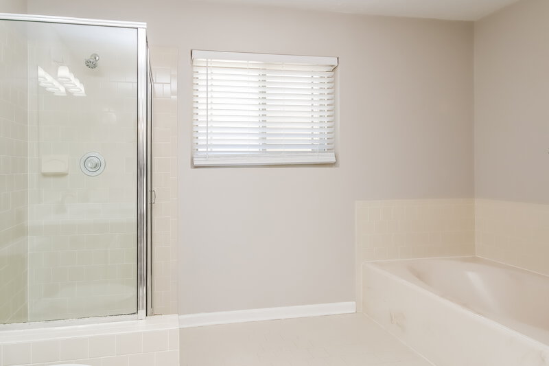 2,640/Mo, 14203 Oak Chase Dr Houston, TX 77062 Bathroom View 2