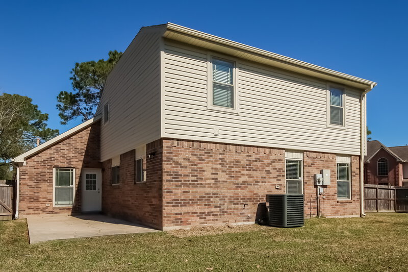 2,640/Mo, 14203 Oak Chase Dr Houston, TX 77062 Rear View