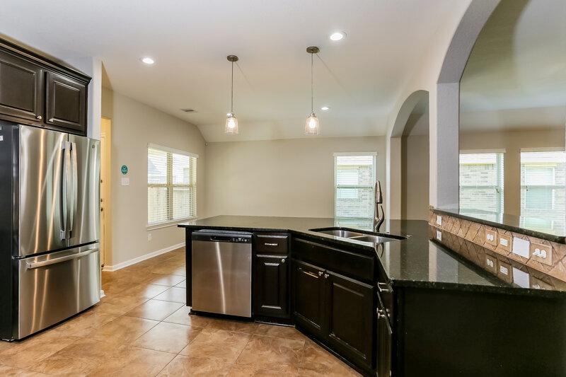 2,305/Mo, 6922 Hunters Way Ln Baytown, TX 77521 Kitchen View