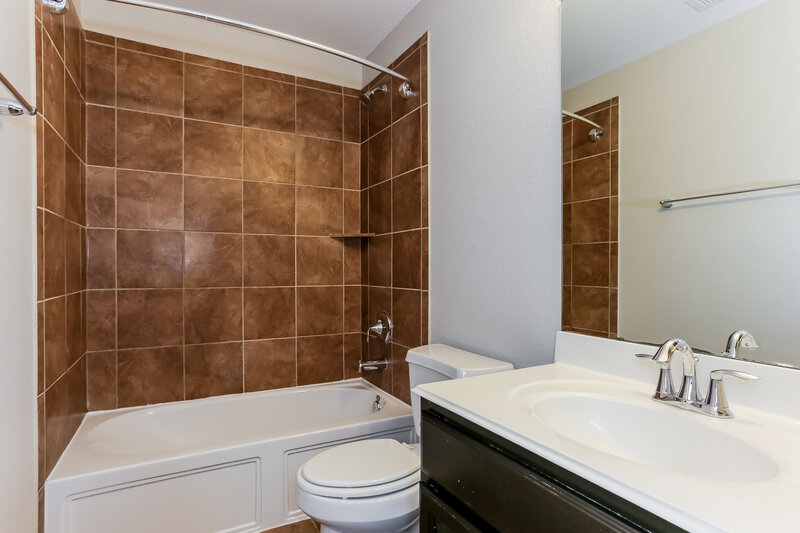 2,305/Mo, 6922 Hunters Way Ln Baytown, TX 77521 Bathroom View