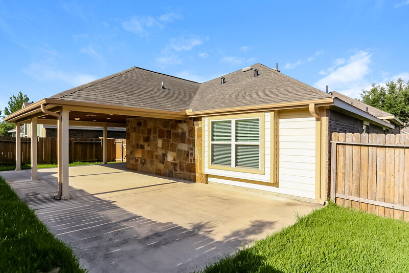 2,305/Mo, 6922 Hunters Way Ln Baytown, TX 77521 Rear View