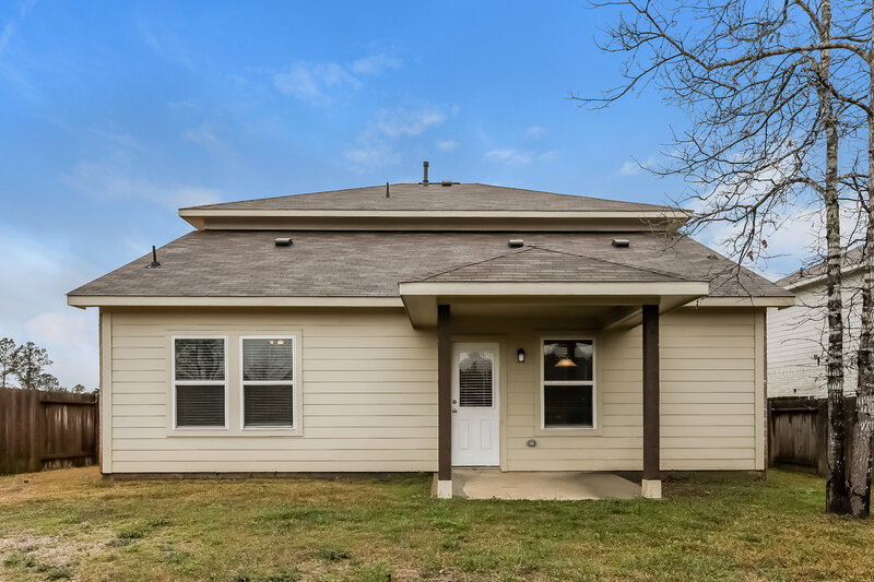 2,120/Mo, 30538 Pleasant Oaks Dr Magnolia, TX 77355 Rear View
